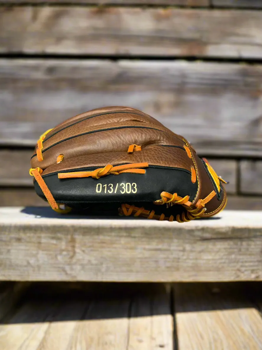 Mizuno Classic Pro '99 Chipper Jones MCL-5001 11.75" Baseball Glove
