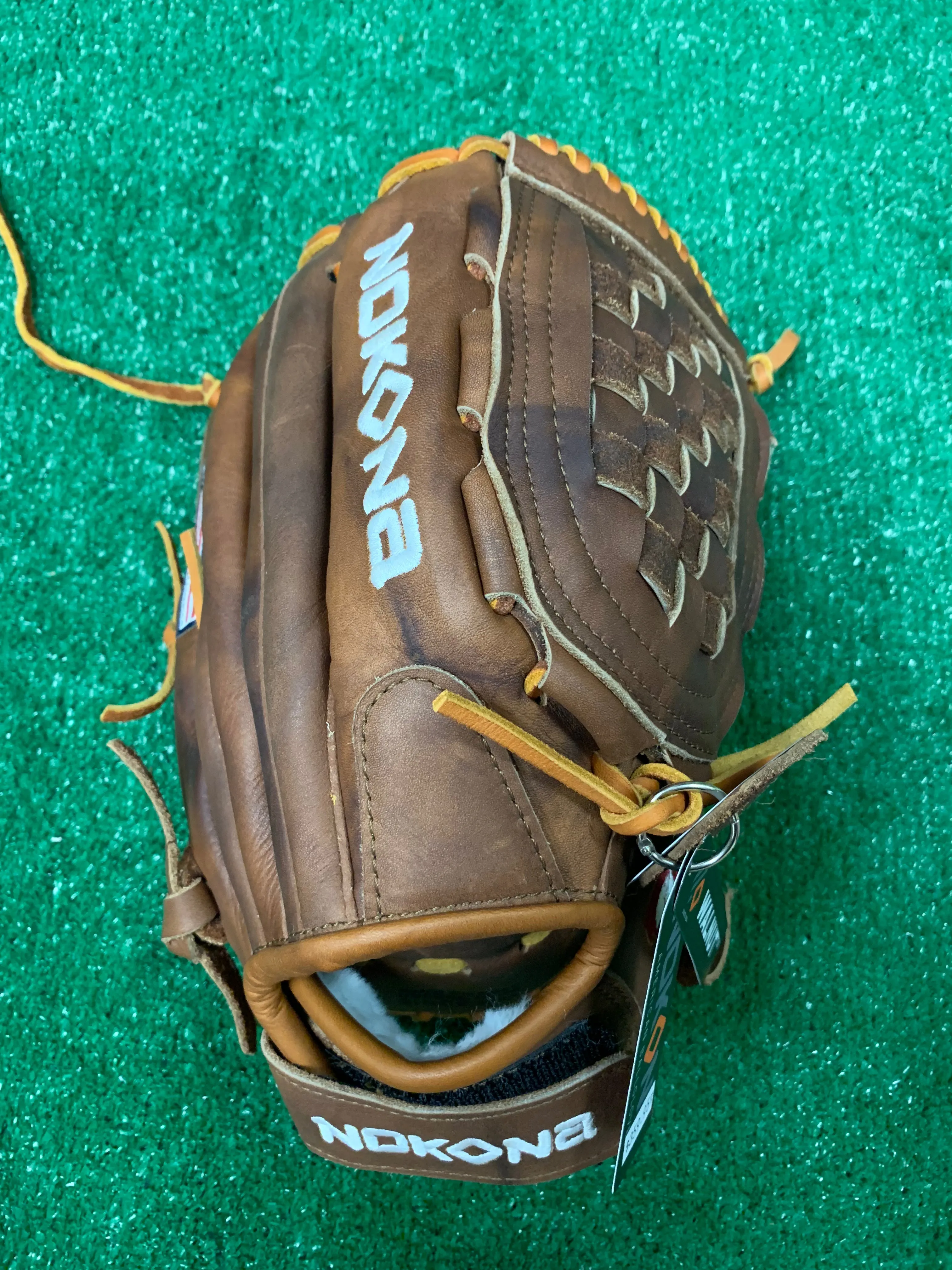 Nokona Walnut™ 12.5" Fastpitch Glove