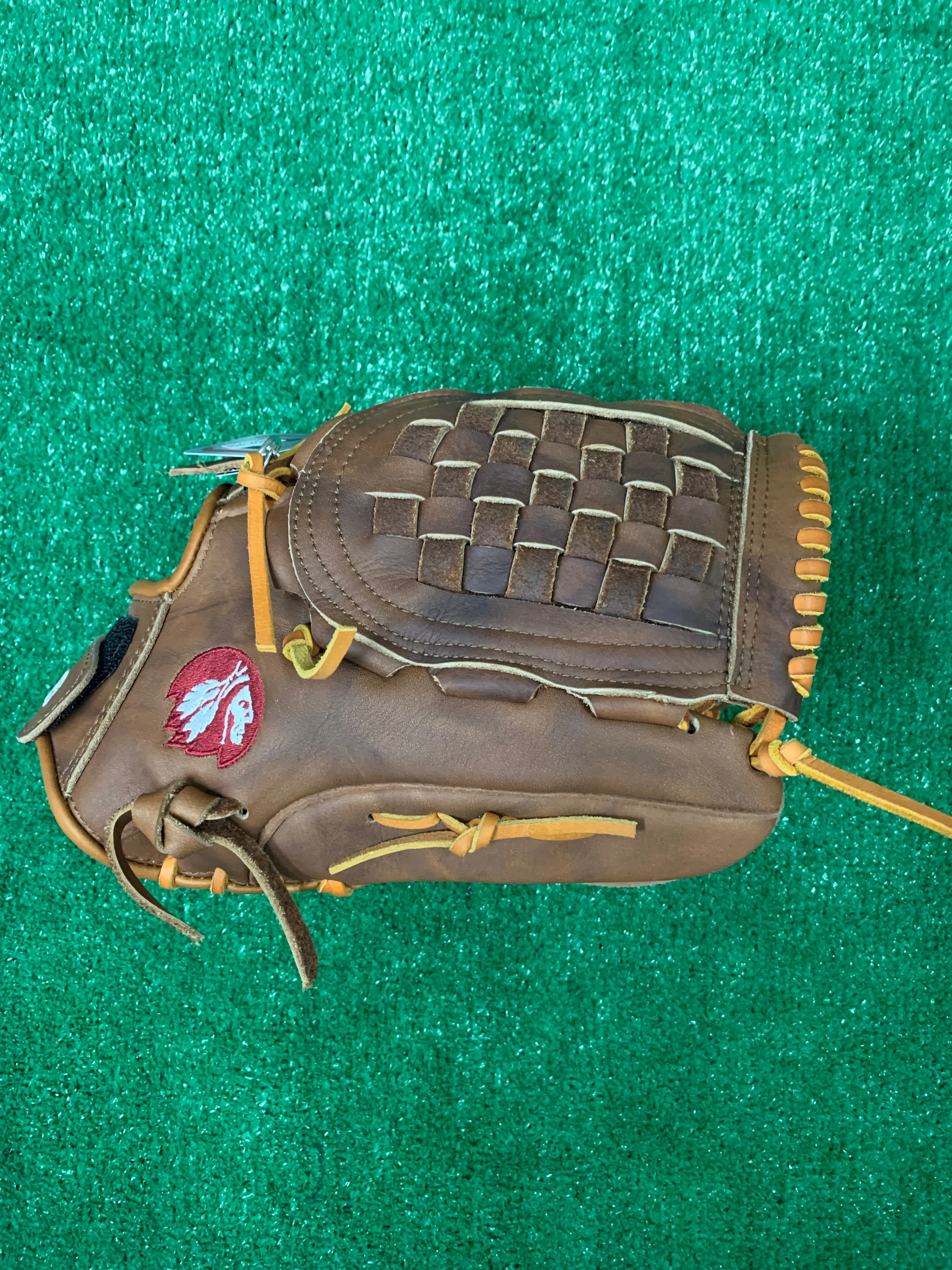 Nokona Walnut™ 12.5" Fastpitch Glove