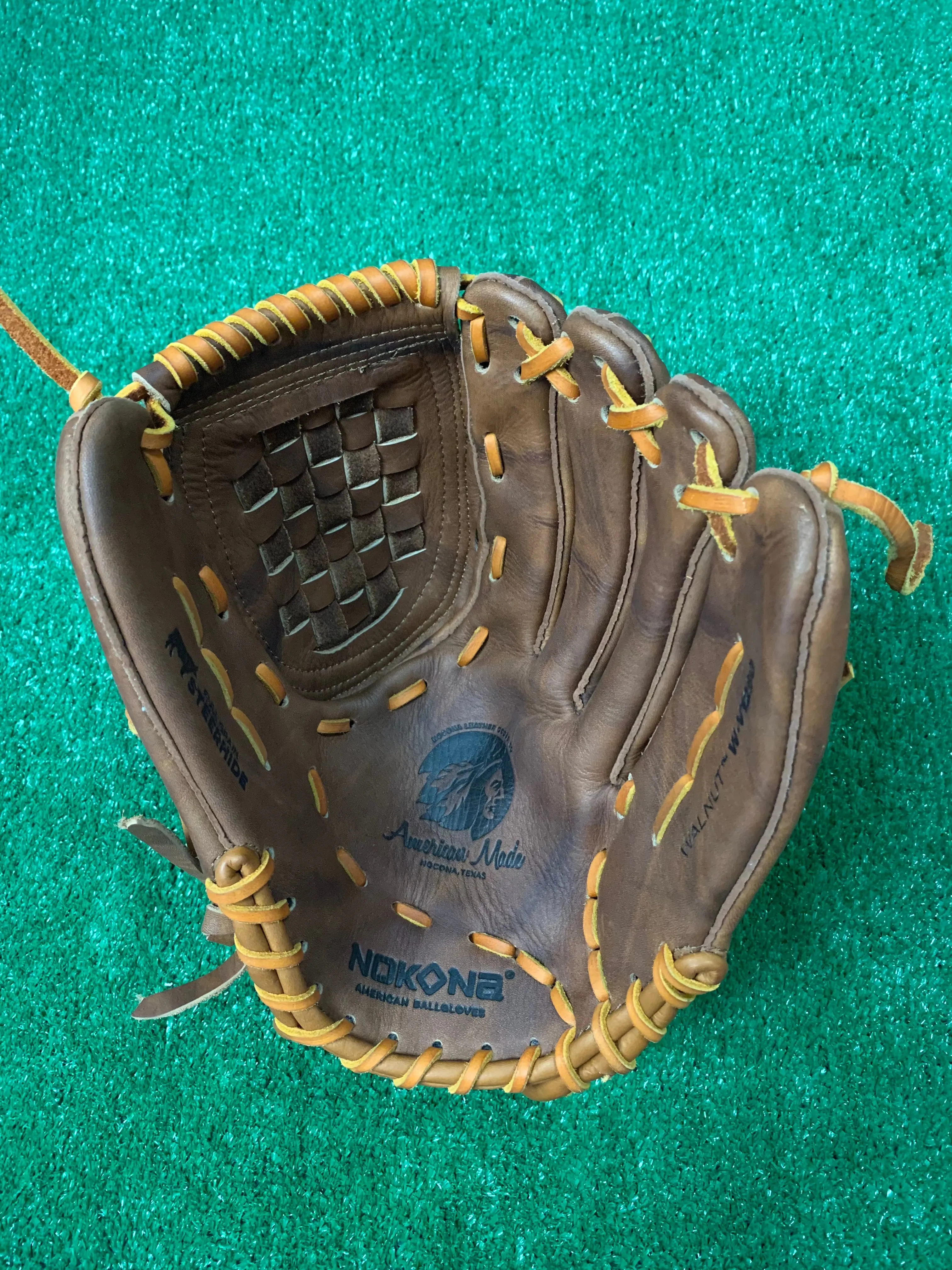 Nokona Walnut™ 12.5" Fastpitch Glove