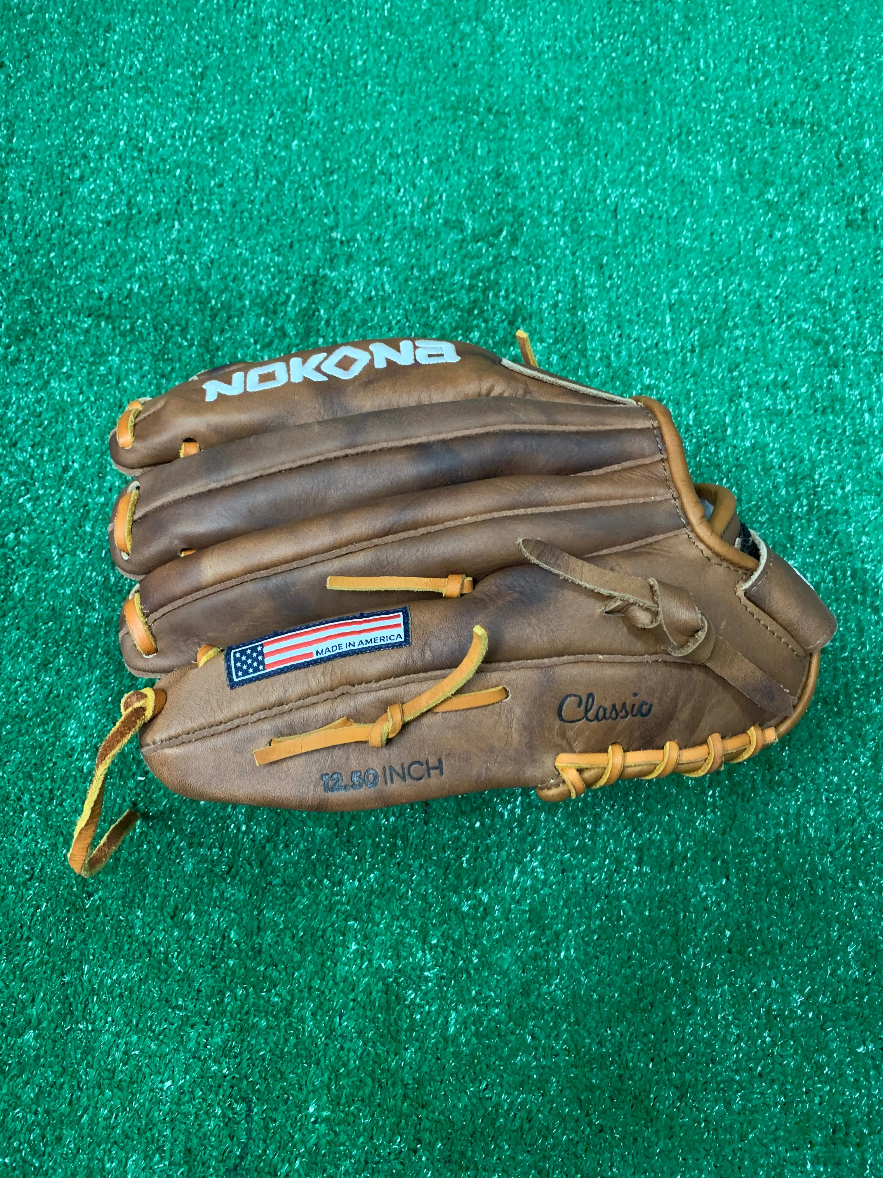 Nokona Walnut™ 12.5" Fastpitch Glove
