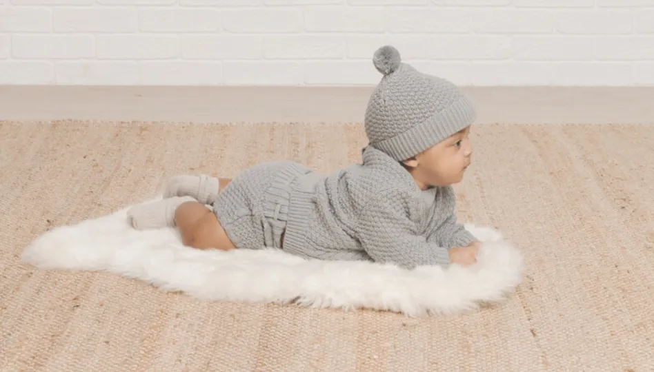 QUINCY MAE KNIT POM BEANIE DUSTY BLUE