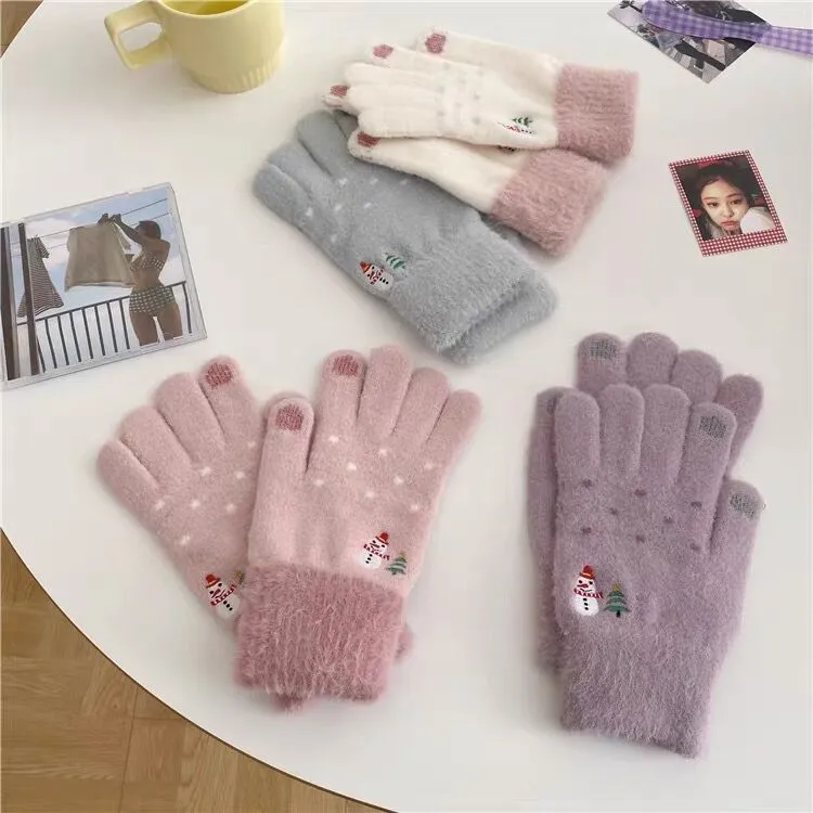 Sweet Korean Ins Gloves for Women. Winter Cute Christmas Snowman Plush Knitted Woolen Gloves for Students. Warm and Trendy in Winter.C241021-2