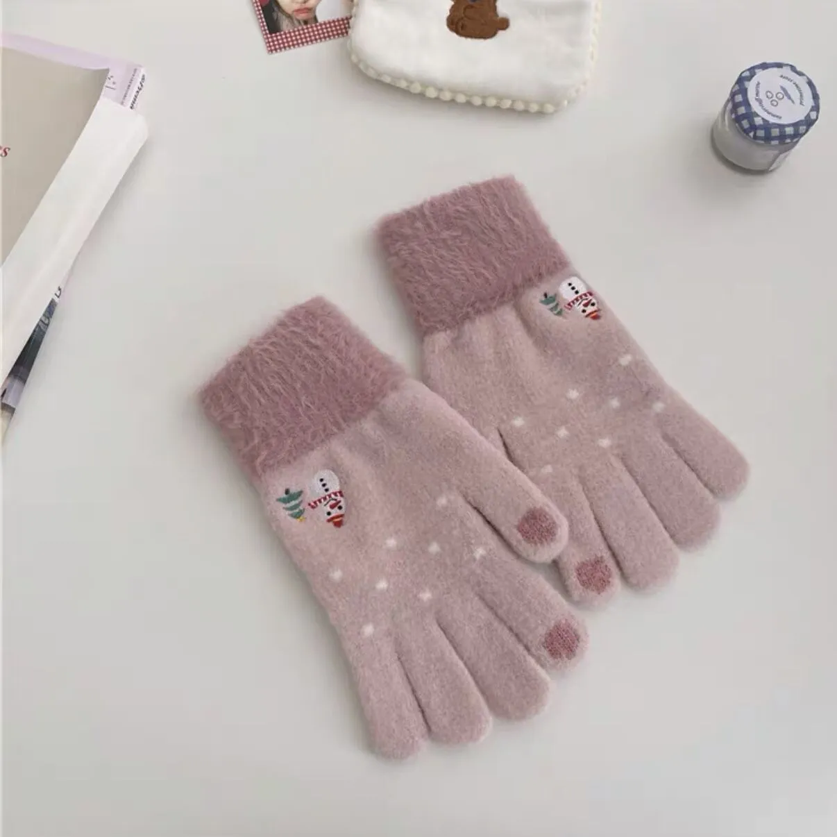 Sweet Korean Ins Gloves for Women. Winter Cute Christmas Snowman Plush Knitted Woolen Gloves for Students. Warm and Trendy in Winter.C241021-2