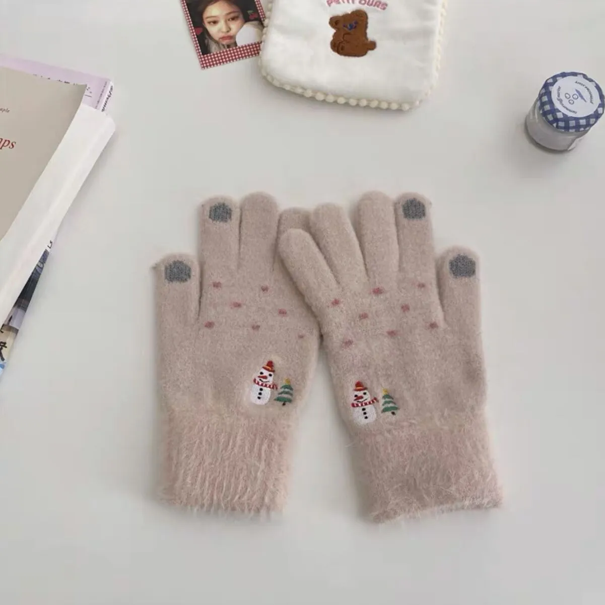 Sweet Korean Ins Gloves for Women. Winter Cute Christmas Snowman Plush Knitted Woolen Gloves for Students. Warm and Trendy in Winter.C241021-2