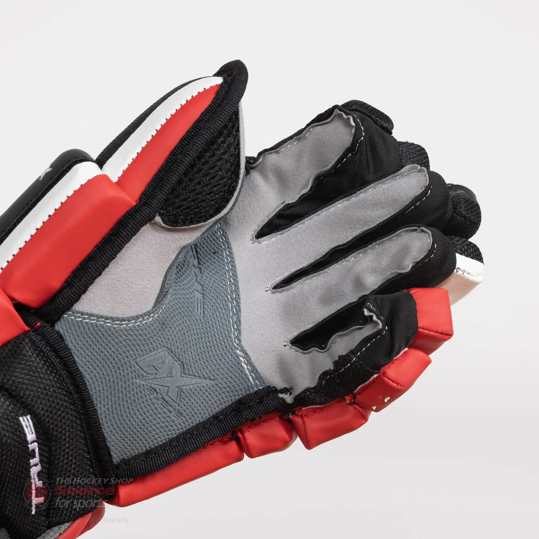 TRUE XC7 Junior Hockey Gloves