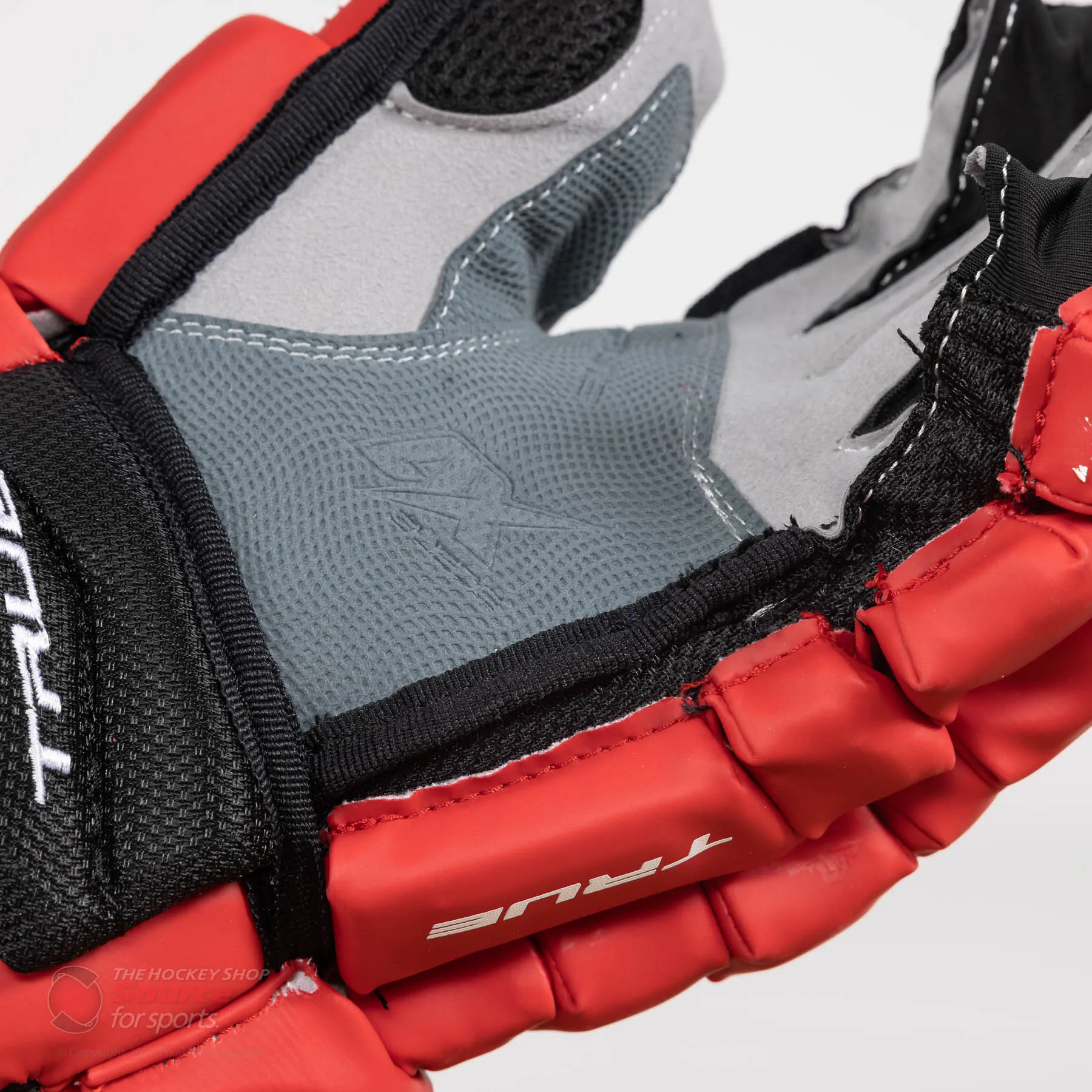 TRUE XC7 Junior Hockey Gloves